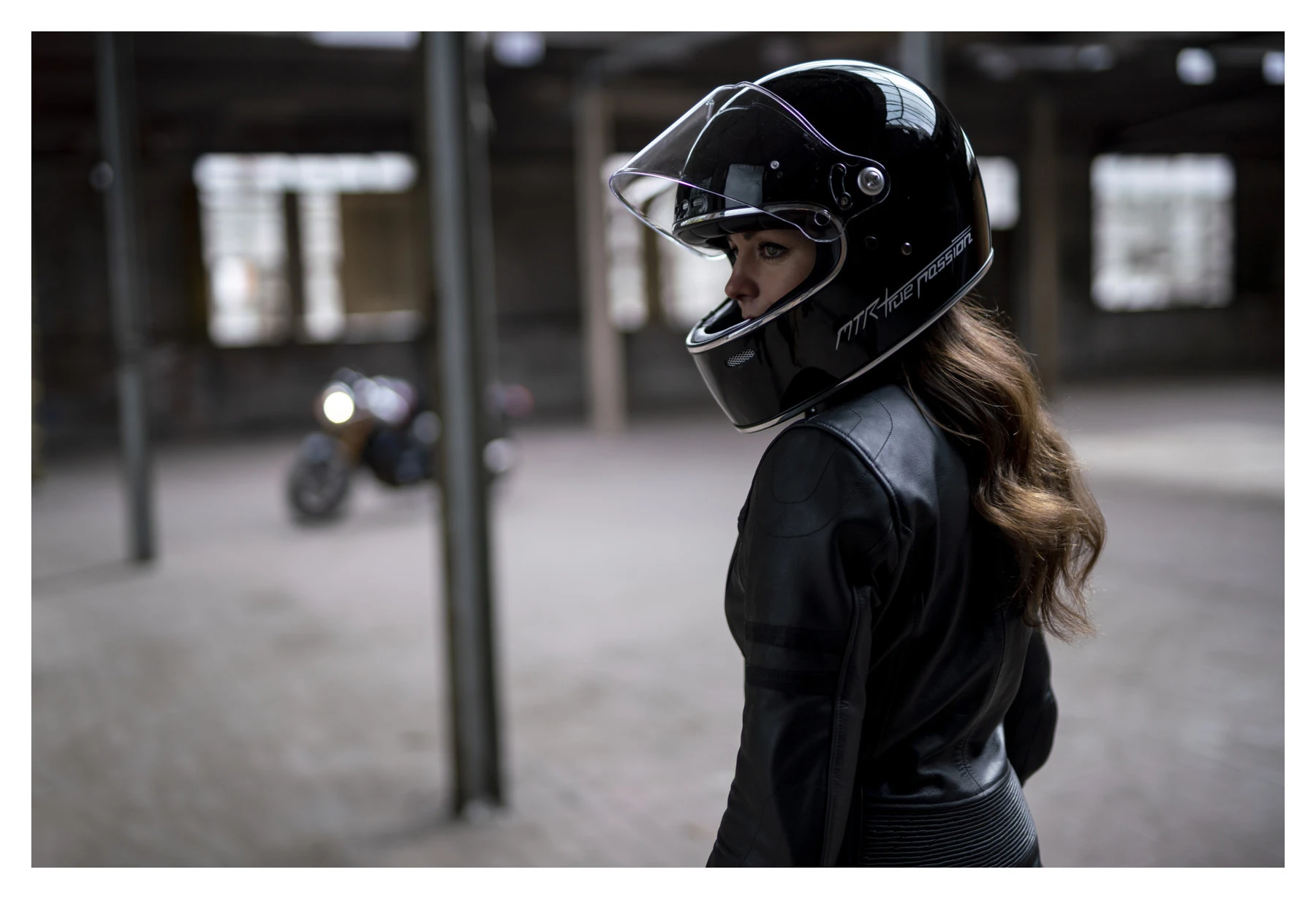 MTR Vintage Full-Face Helmet - Image 8